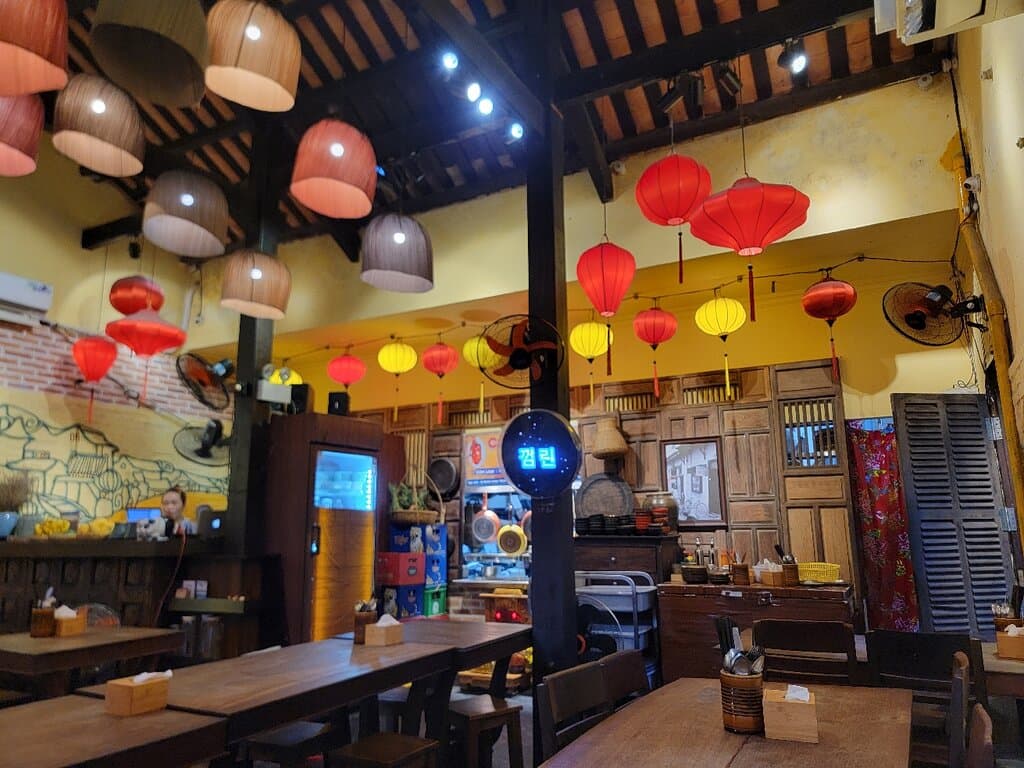 Cơm Linh - Vietnamese Restaurant