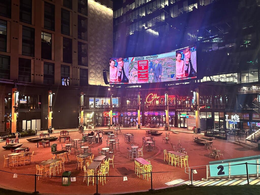 Vibrant area  of city , fun and nice to hung out. Speaker is very clear , monitor cream is very clear .