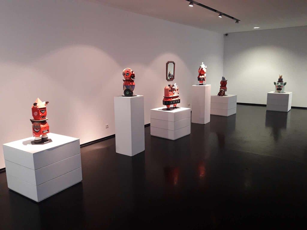 Interior, piso inferior, exposições temporárias.