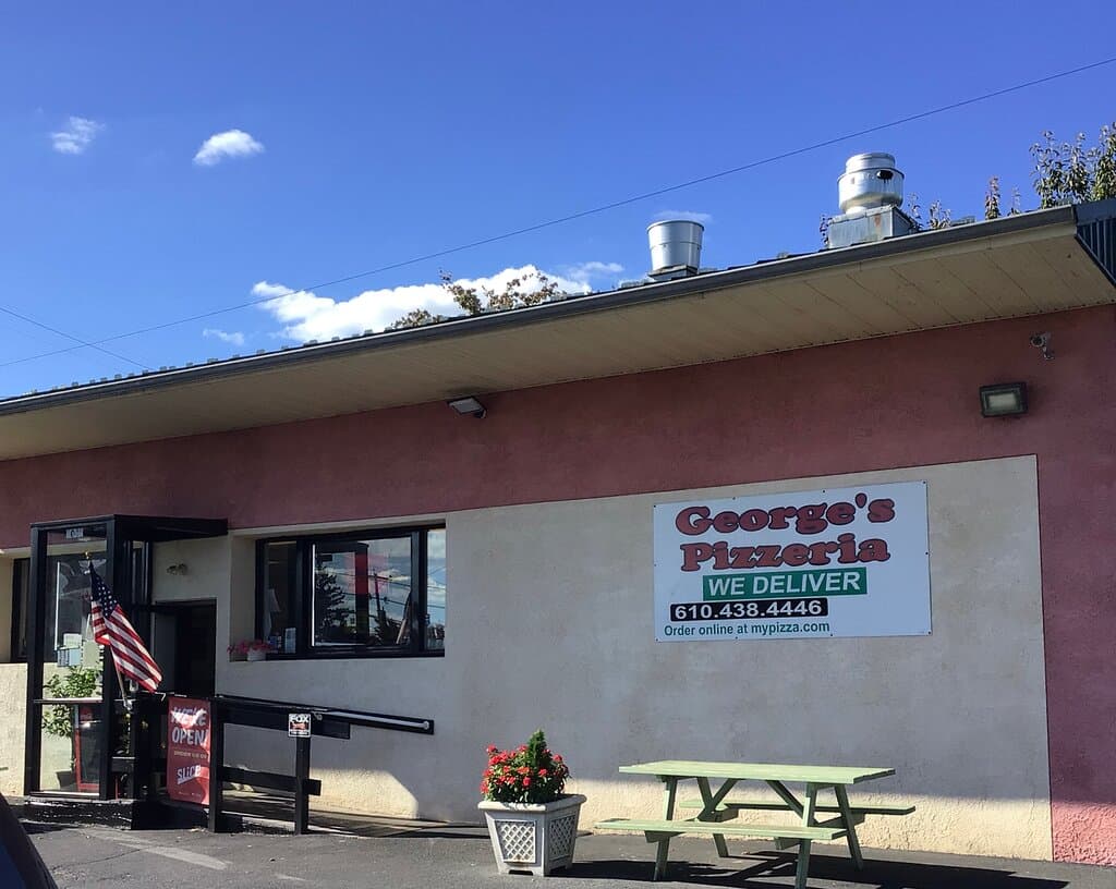 The front facade of George’s Pizzeria @ 2049 Freemansburg in Wilson, PA 