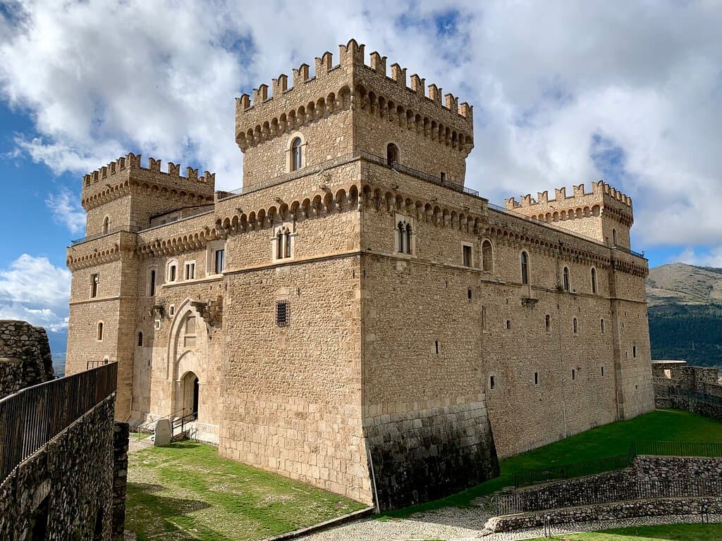 Il castello visto dal percorso di ronda. Nov 23