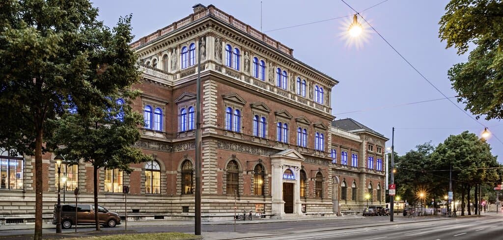 Kunst, Design, Mode und Architektur in einem der prachtvollsten Gebäude der Wiener Ringstraße. 