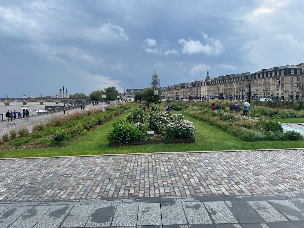 Quays of Bordeaux (4)