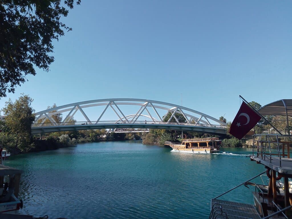 This wide, green river flows through the centre of Manavgat. 