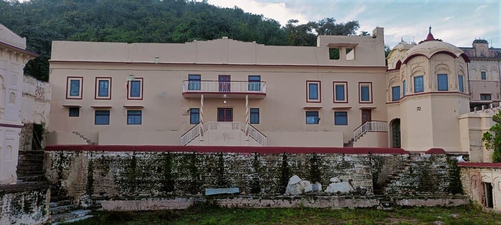 Arki Fort & Murals