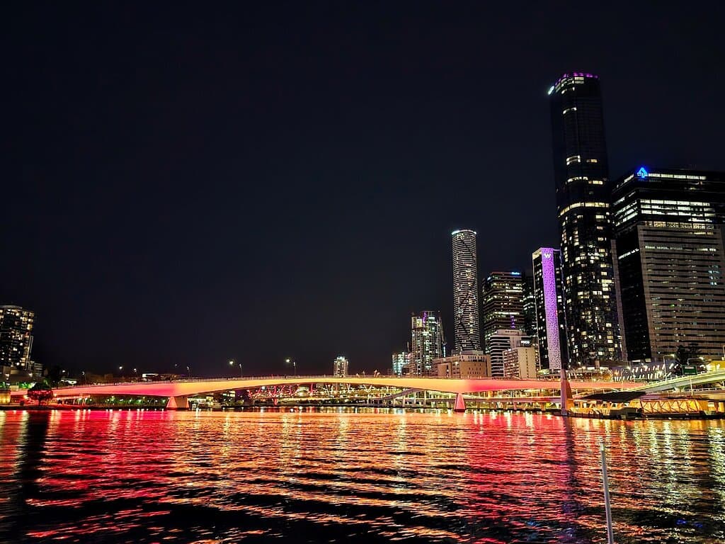 🇦🇺🦘🛥🦘🇦🇺 VICTORIA BRIDGE OVER BRISBANE RIVER AT NIGHT 🇦🇺🦘🛥🦘🇦🇺