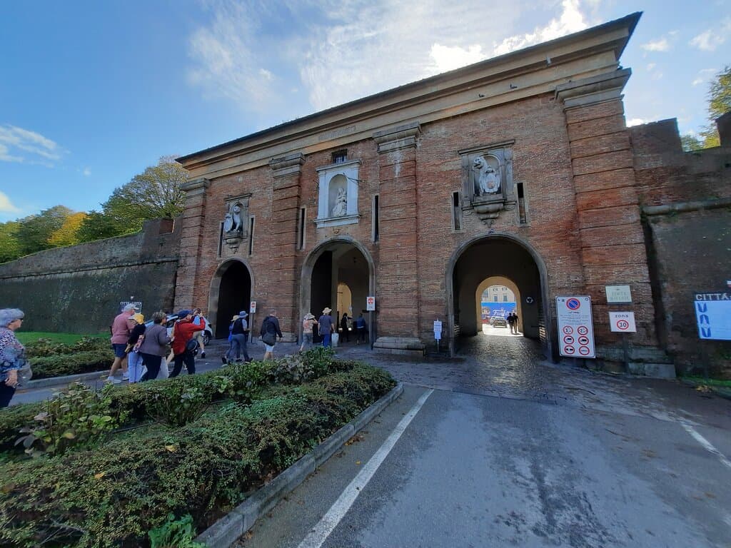 La Porte Sainte Mari (Porta di Santa Maria)
Piazza S. Maria, 42
Lucca, Italie