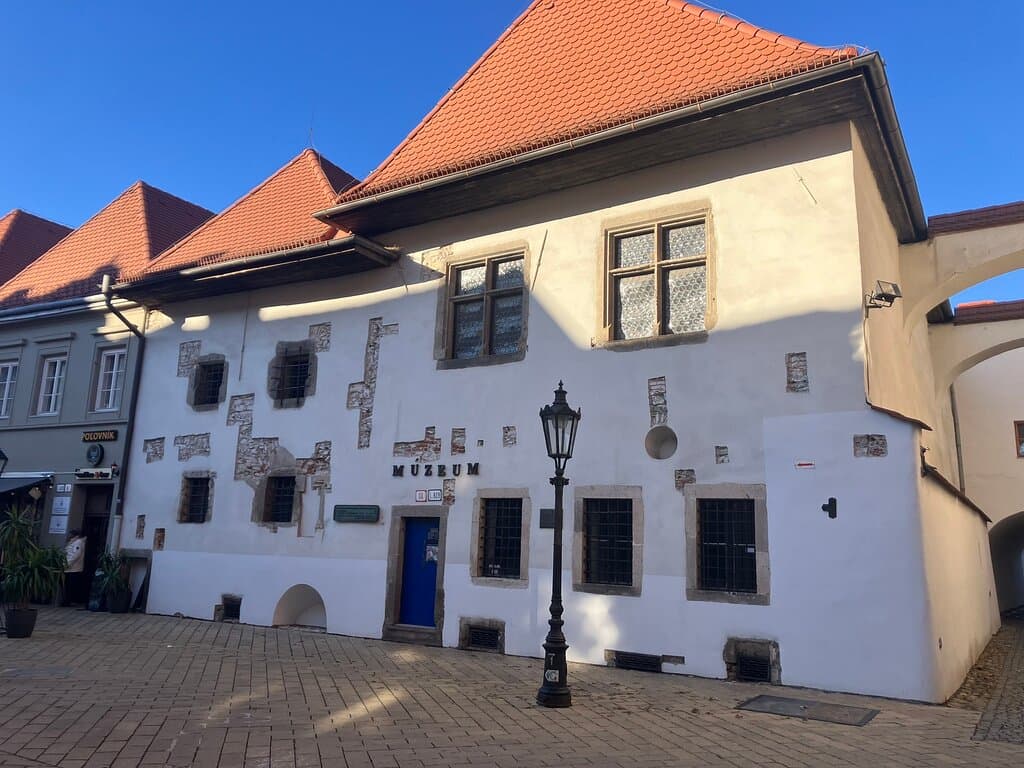 Mikluš Prison