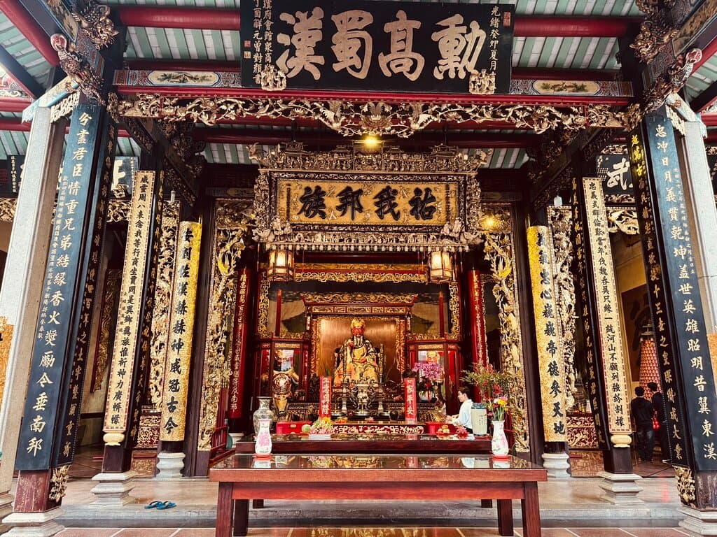 Nghia An Hoi Quan Ong Bon Temple