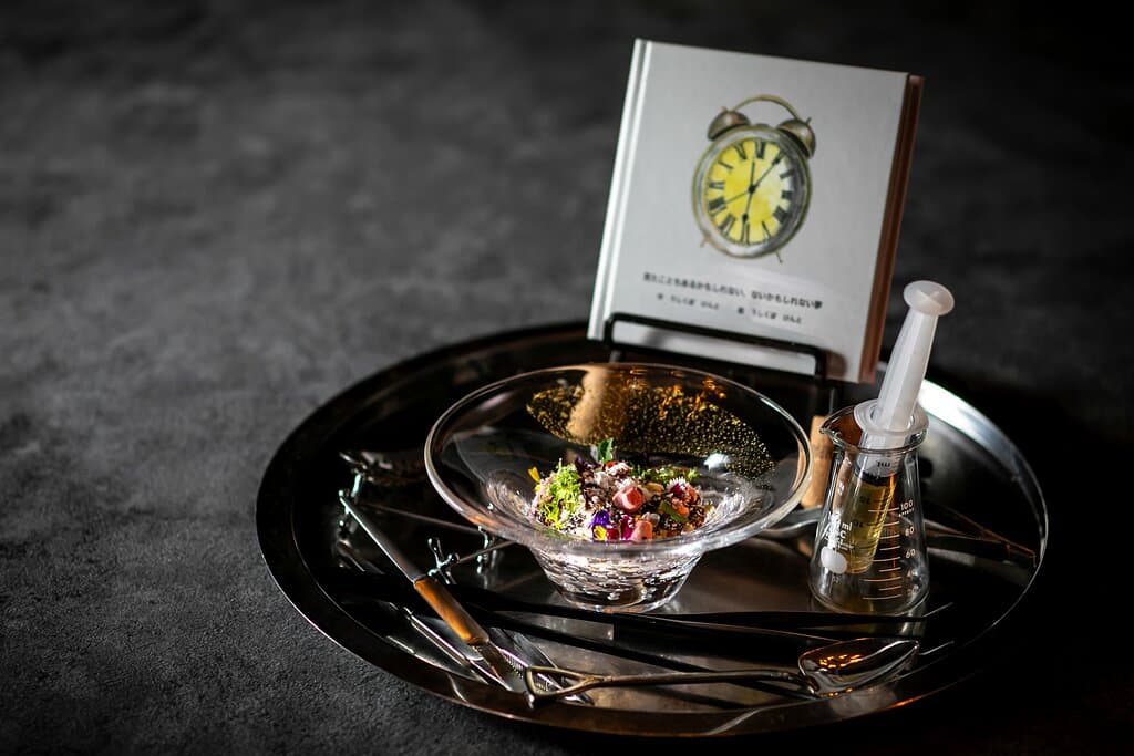 Chef Kento takes guests on a culinary tour with the Omakase Menu – feauturing a visual feast like works of art and with flavours from around the world.