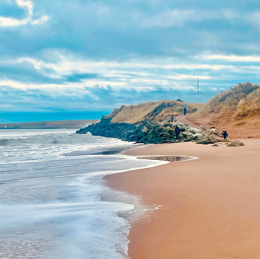 Tidal tangles.