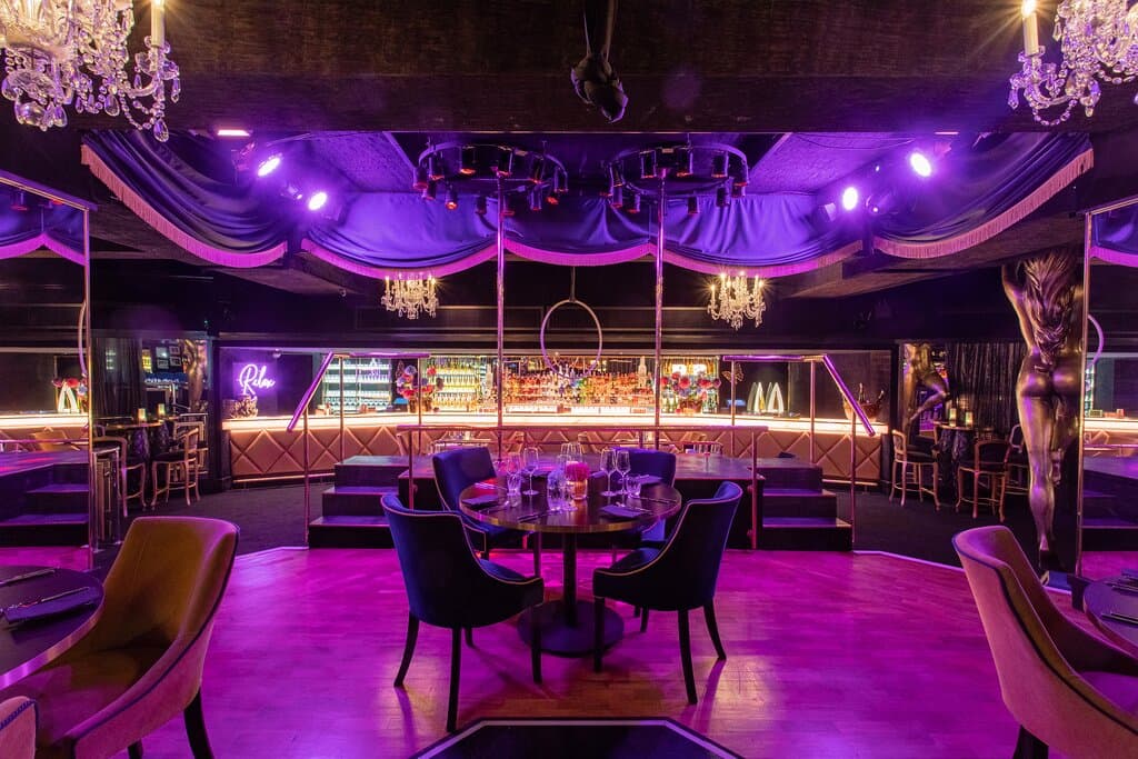 The entertainment restaurant 