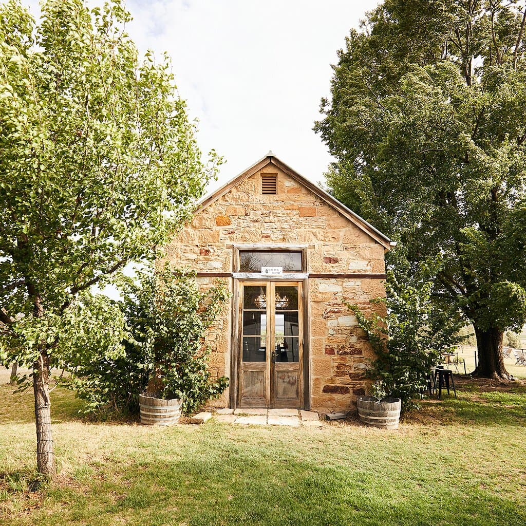 The Grafter Room built in the 1840s. Location of the celebrated, family-run 60 minute Voyage tasting experience and location for small events. Historically was a Stallion Stables and takes its name from The Grafter, 1898 Melbourne Cup winner who was stabled in it (and is buried nearby).