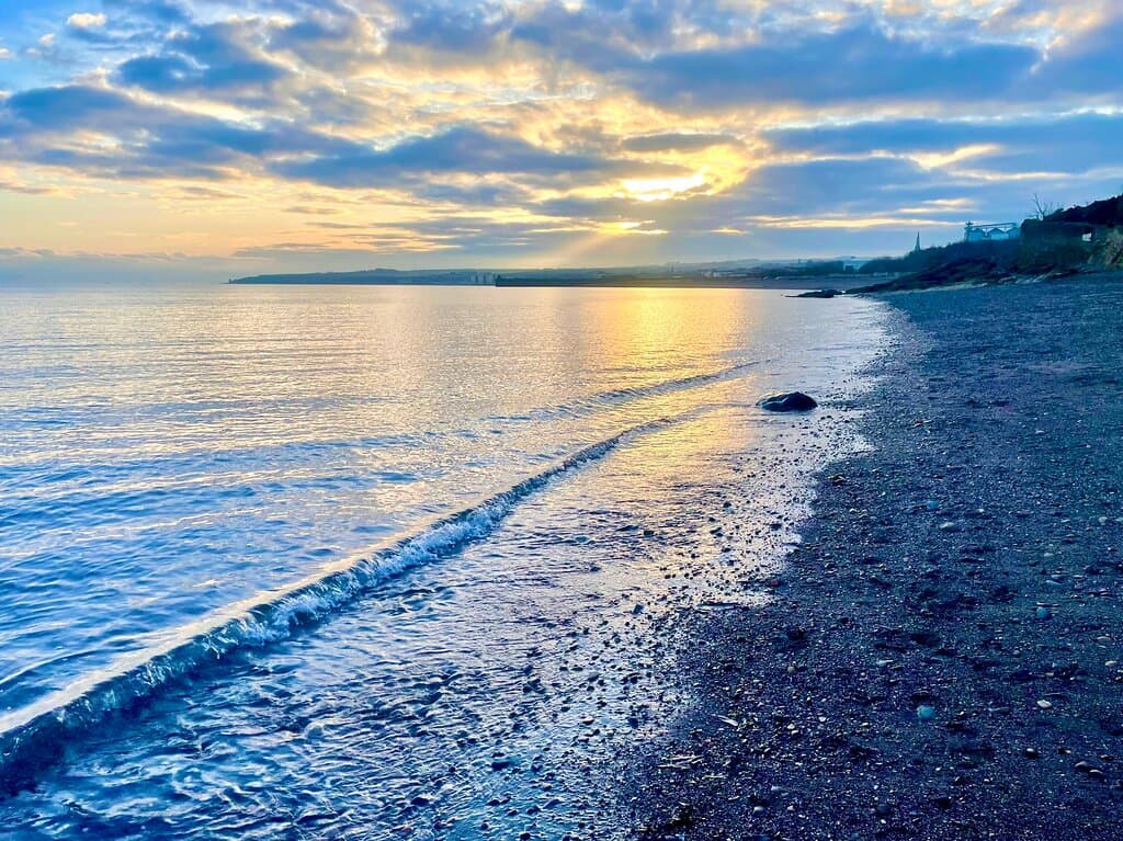 All waves 🌊 eventually pass .