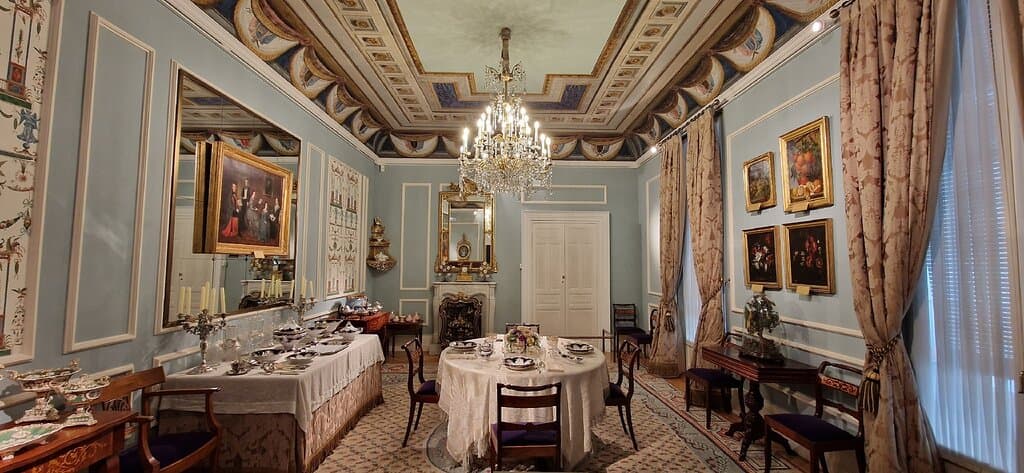 Visit the National Museum of Romanticism