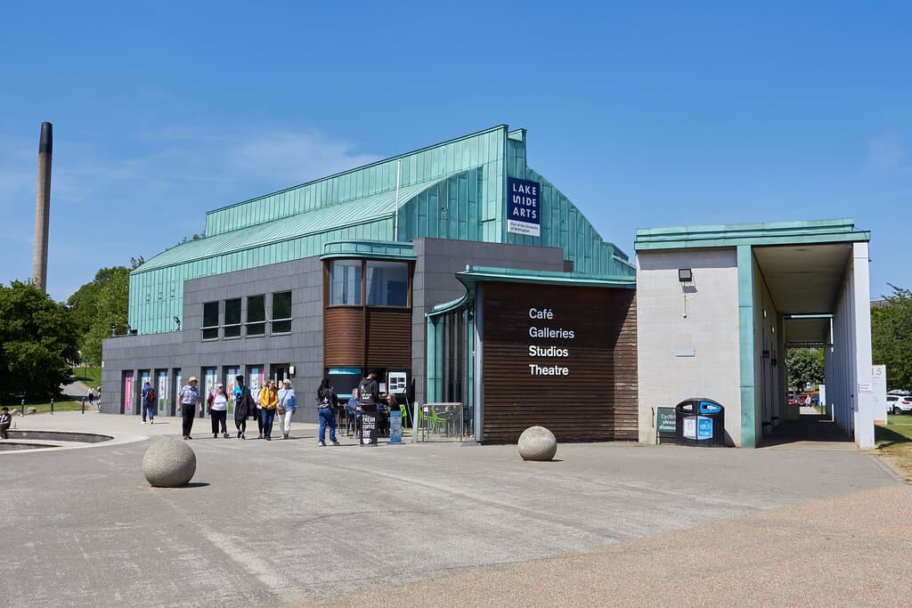 Welcome to Lakeside arts We're the University of Nottingham’s public arts centre and the region’s leading venue for theatre and dance for children and families.