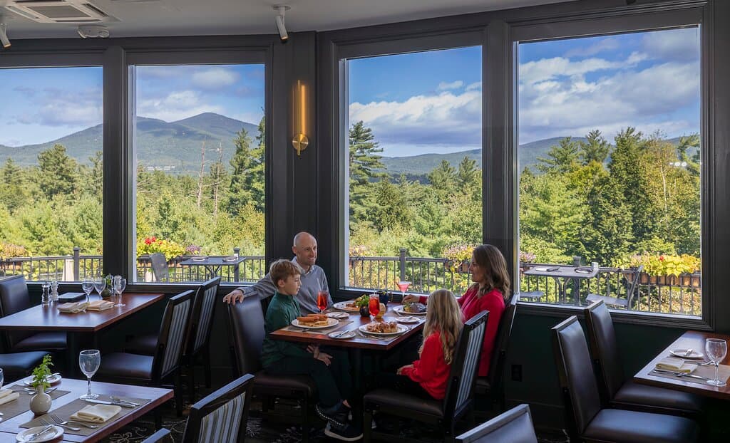 Ledges Restaurant Panoramic View with Family Dining