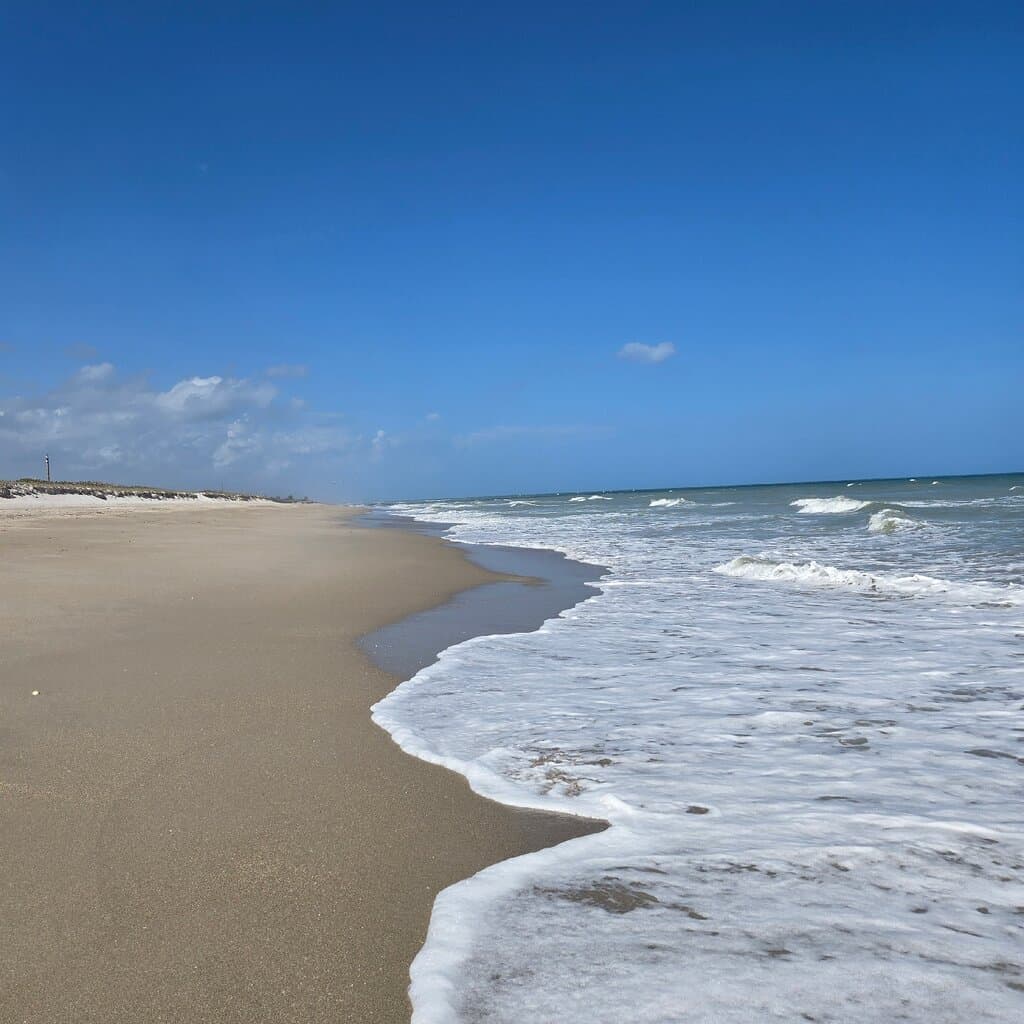 Walton Rocks Beach and Dog Park