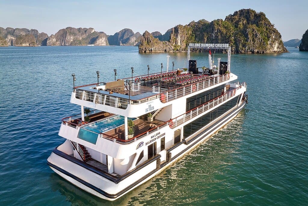 Enjoy a night cruise with BBQ dinner on Ha Long Diamond Cruise
