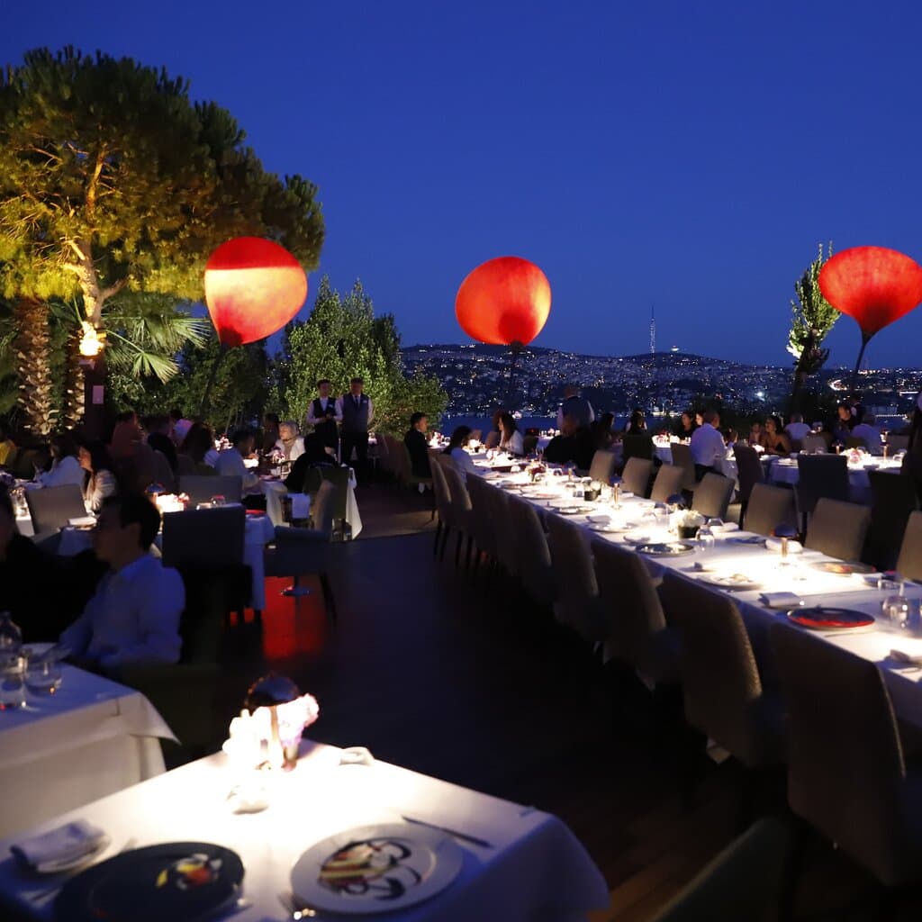 Perfect service  with a beautiful view.