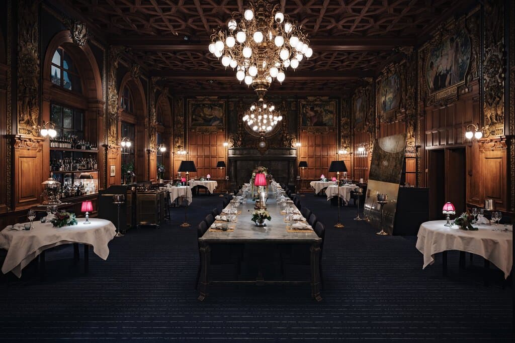 We are honored to have been entrusted with the task of bringing Operakällaren into the 2020s. Under Tore Wretman’s leadership, Operakällaren became an internationally renowned institution. Now, we move forward, infusing the experience with a modern, inclusive touch, reflecting today’s society both culturally and gastronomically.