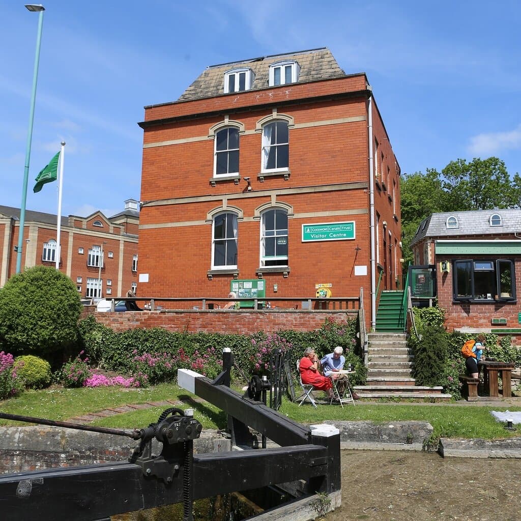 Wallbridge, Bell House Office