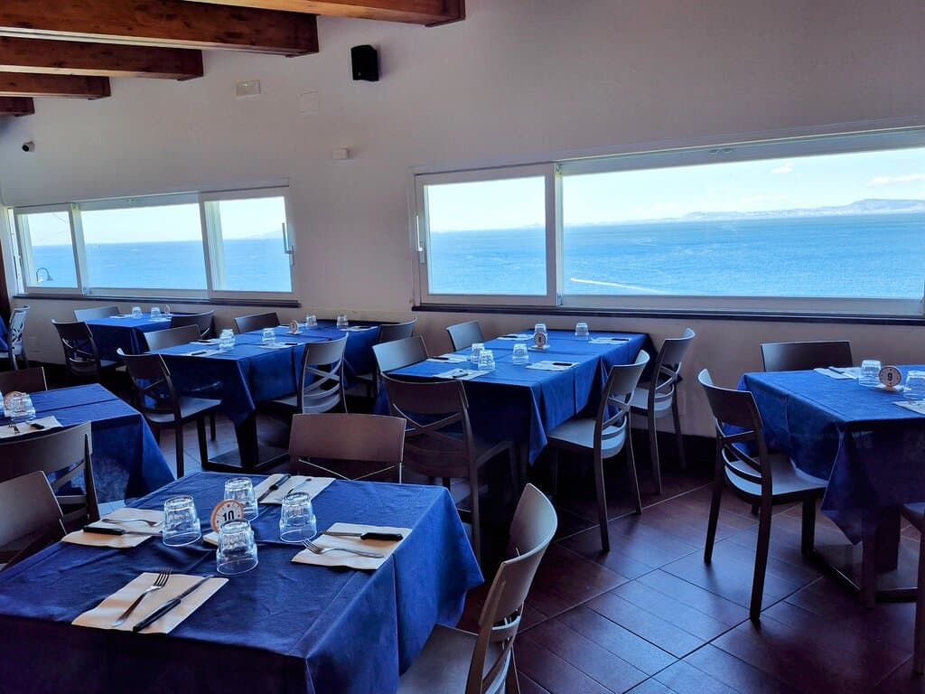 Sala vista mare