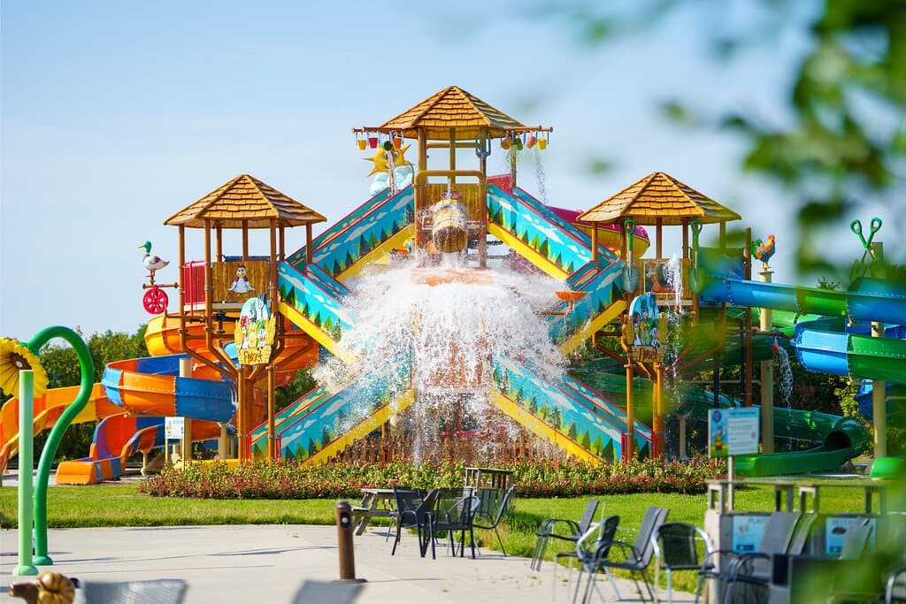 Fjøset, fem kule vannsklier med 30 grader i vannet