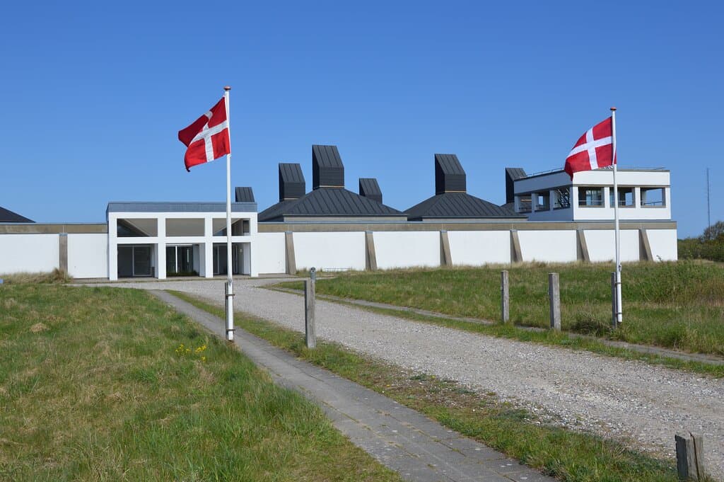 Skagen Odde Naturcenter er Danmarks nordligst beliggende oplevelsescenter. Bygningen er en arkitektonisk perle designet af Jørn Utzon og ligger frit i landskabet på grænsen til Grenen Naturreservat. 