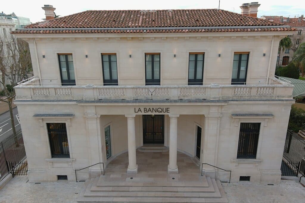 Vue de la facade de La Banque, musée des Cultures et du Paysage 