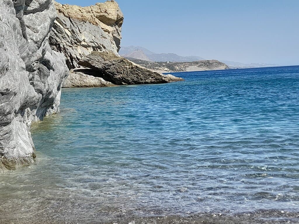 Einige Fotos von der Wanderung ...biss zum Meer Nach dem schwimmen können wir (zum naheliegendem Dörfchen gehen), um kretanisches essen zu geniessen.  Taverna ist neben einem Fluss im Grünem.