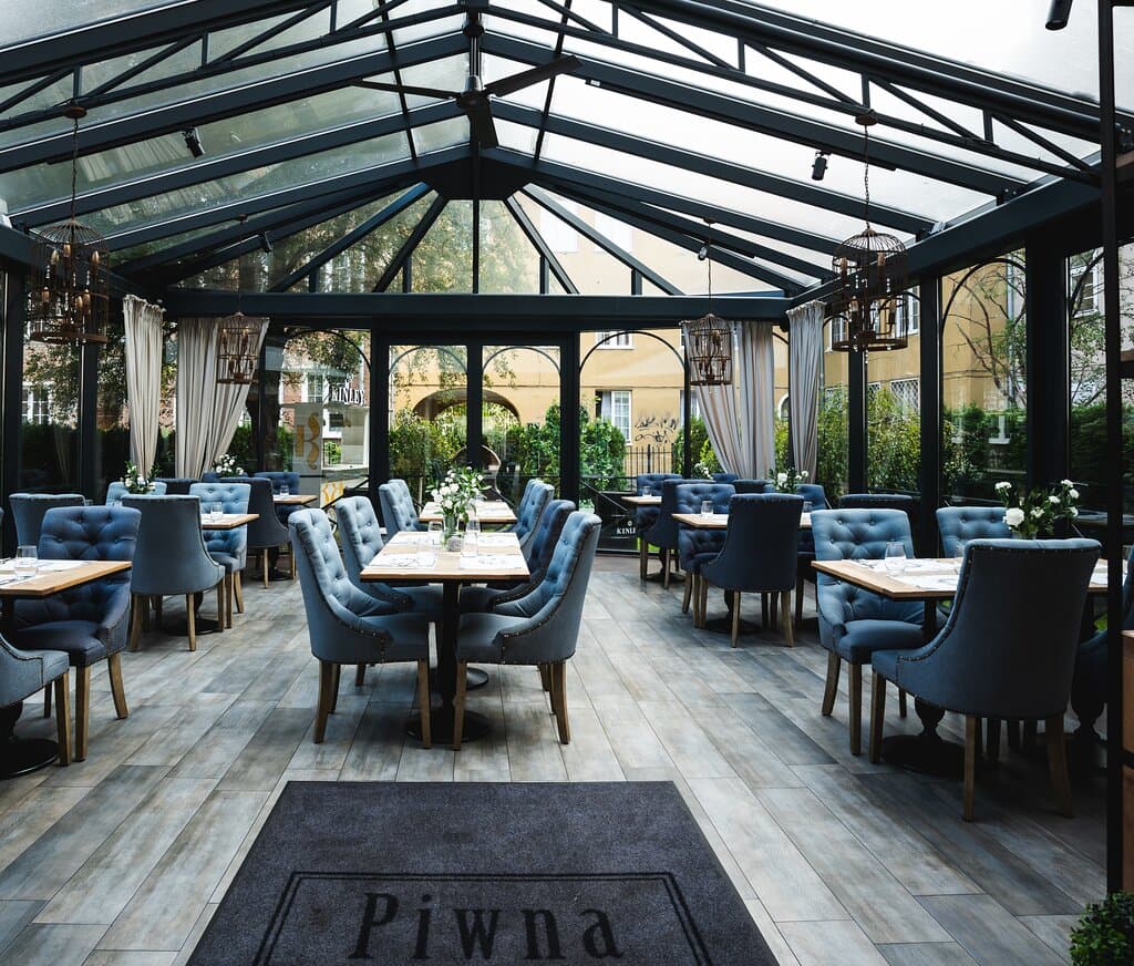 Piwna 47 is both the name of the restaurant and its exact address which is the destination for passionates of good taste and carefully designed interior. Cosy, warm, meticulously refined decoration creates the ideal setting for specialties of modern kitchen inspired by the Pomeranian region served by our cooks. Each dish is prepared from scratch with healthy and natural products. We offer wide and carefully selected wine list to make your meal even more enjoyable.