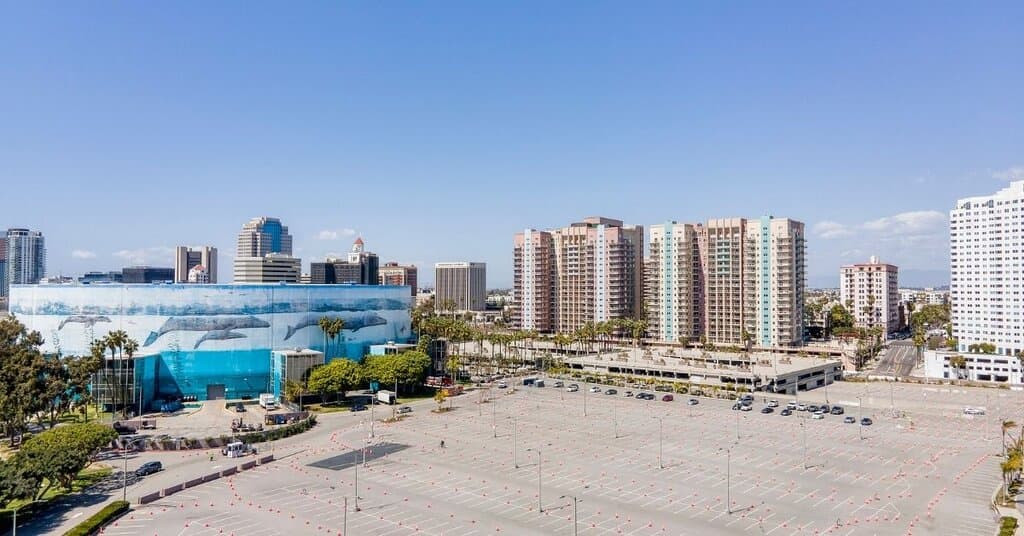 Steps from the ocean, framed by downtown Long Beach—this venue doesn’t do boring.