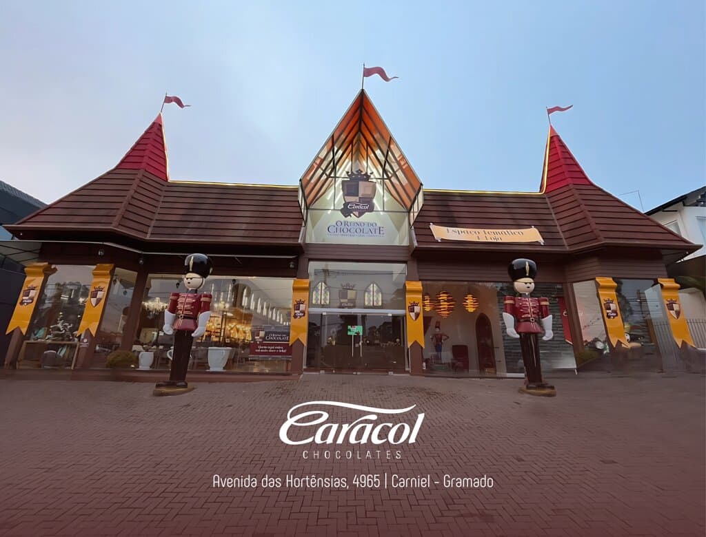 Descubra o novo Reino da Caracol! Agora em um novo endereço, com espaço temático, loja de chocolates artesanais e uma cafeteria irresistível. Venha viver essa experiência deliciosa na Avenida das Hortênsias, 4965 – Carniel, Gramado.