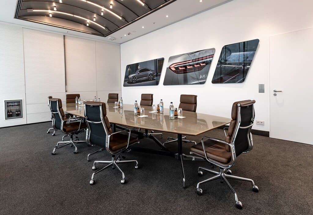 The Audi Conference Center is an ideal venue for conferences and exclusive events of any kind. Conveniently located directly above the central area of the Munich Airport Center, it offers easy accessibility by plane, car, or public transportation.  Up to 7 rooms of varying sizes are available within this building, including a conference room for up to 100 people. Adjustable walls offer maximum flexibility and allows for a wide variety of setups.  We will be happy to advise you on catering option