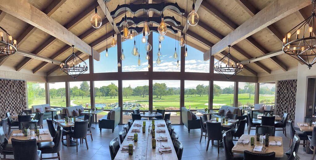 Corkfire Kitchen’s main dining room offers sweeping views of the golf course through floor-to-ceiling windows. Guests enjoy garden-to-table dishes in a bright, open space filled with natural light, perfect for brunch or dinner in the heart of wine country.