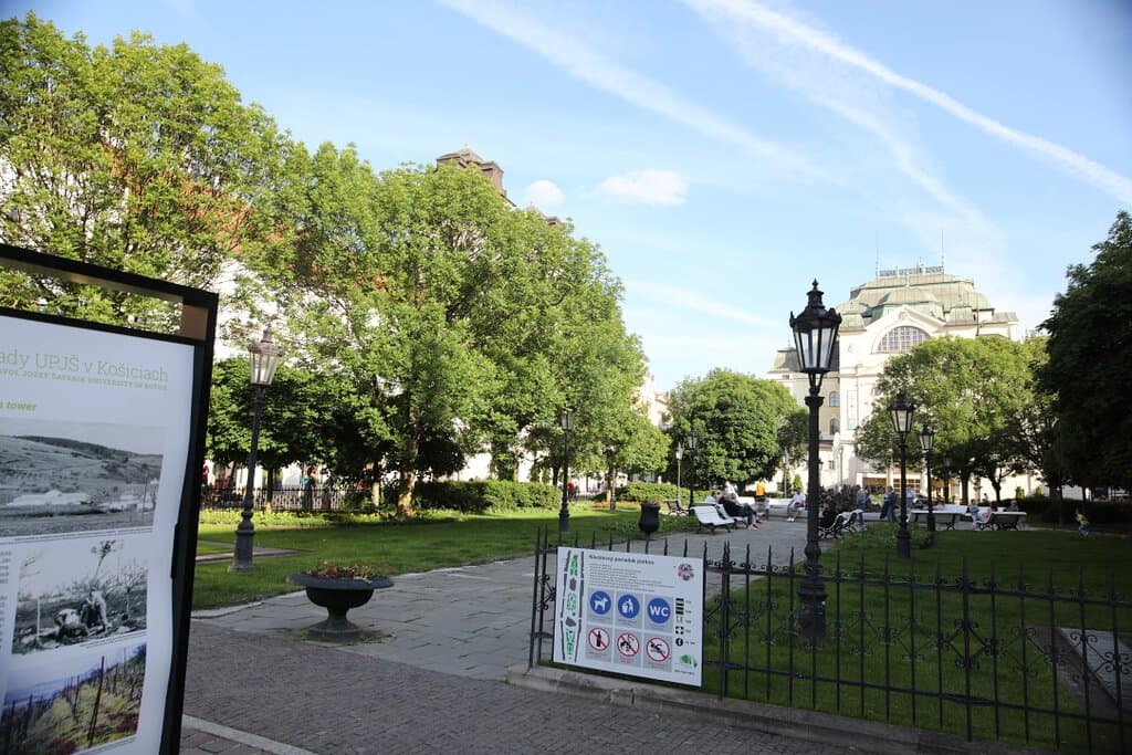 Vue de ce parc en plein centre historique