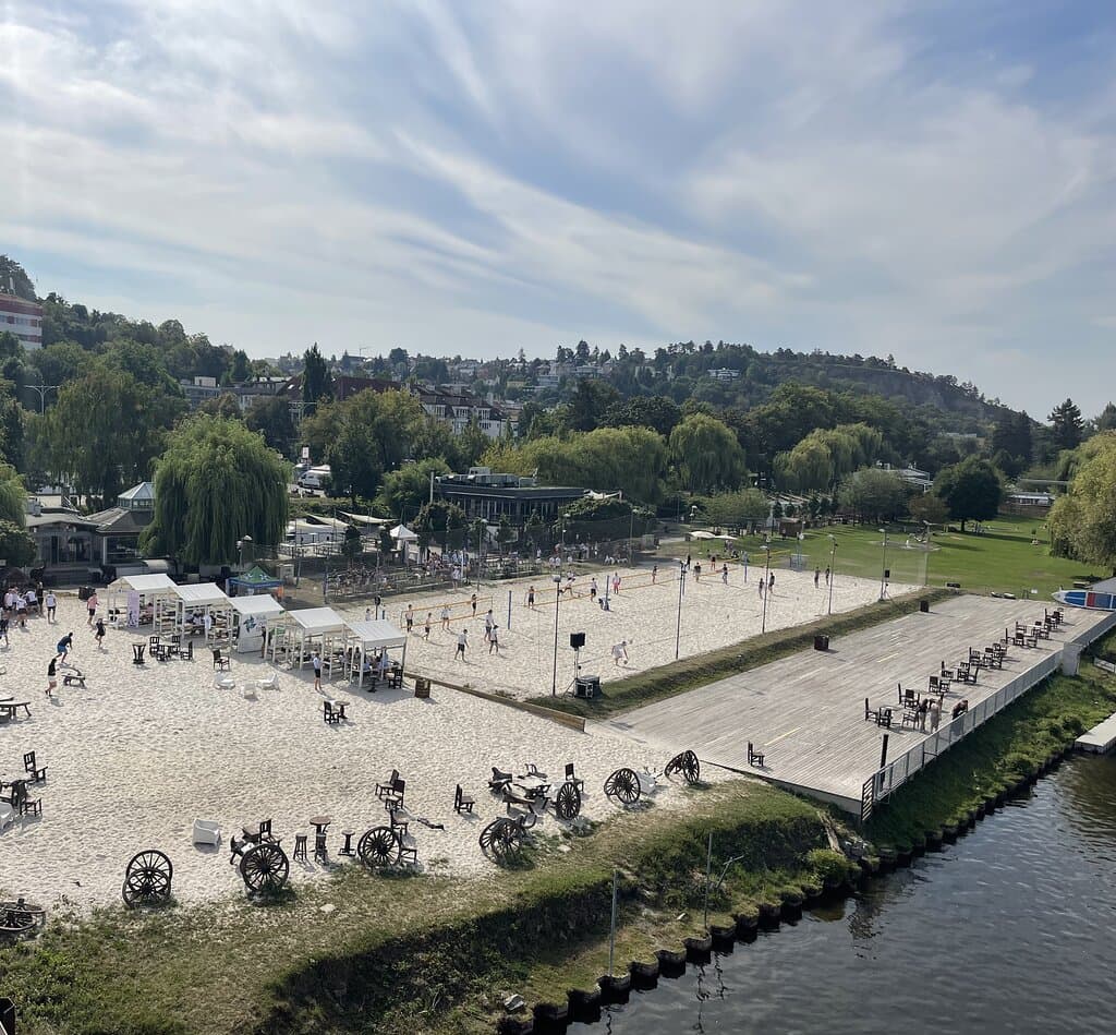 Spend a day full of relaxation, sports, and fun by the Vltava River at Žluté lázně, just minutes from the city center. Try water sports like paddleboarding, pedal boating, or kayaking, play volleyball or table tennis, or relax on the grassy and sandy beaches.