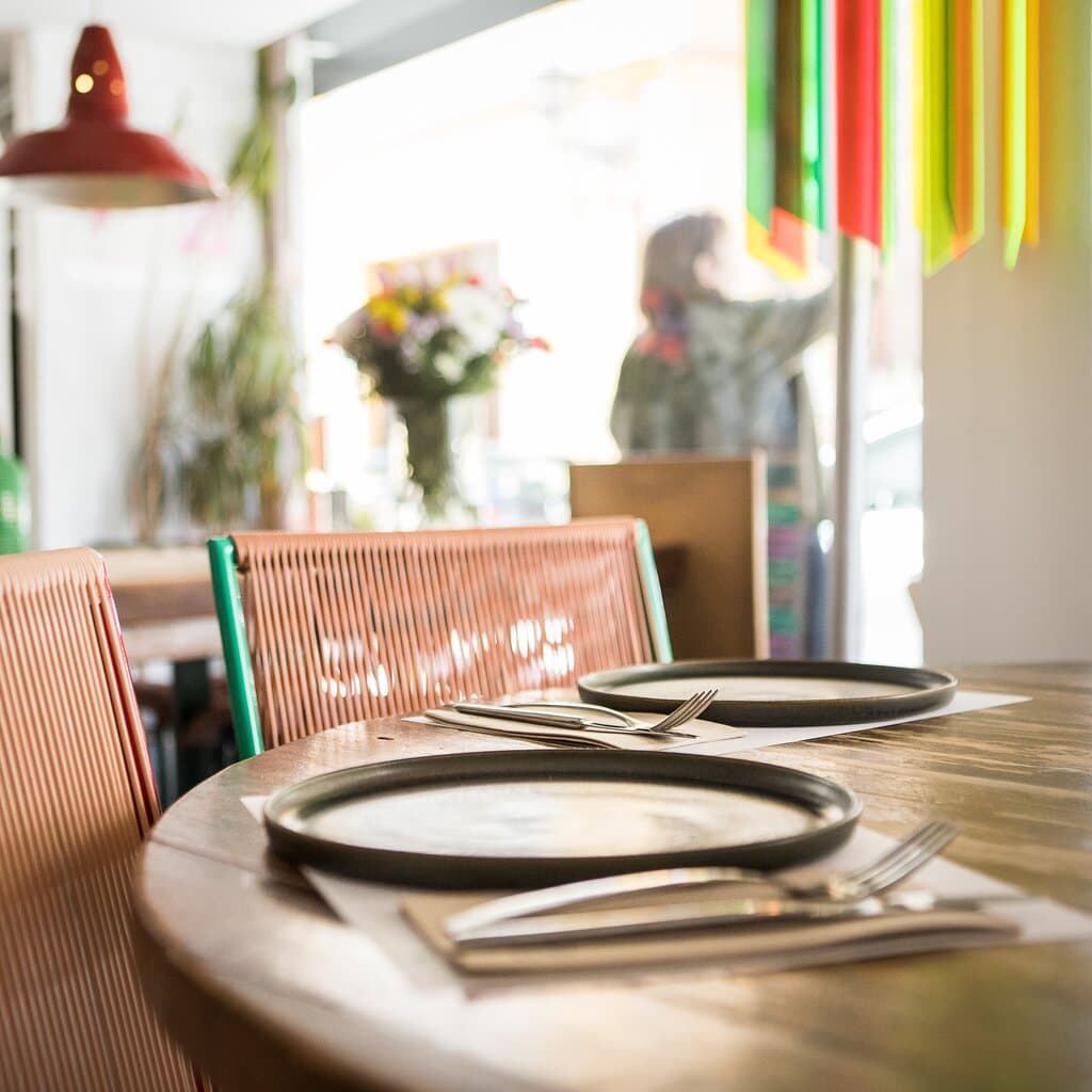 Contenedor: cocina creativa y de mercado en Sevilla.
Sabores de temporada en un espacio artístico.
Un restaurante diferente, donde arte y gastronomía se encuentran.
Cocina de autor con producto local.
El lugar donde comer se convierte en experiencia.