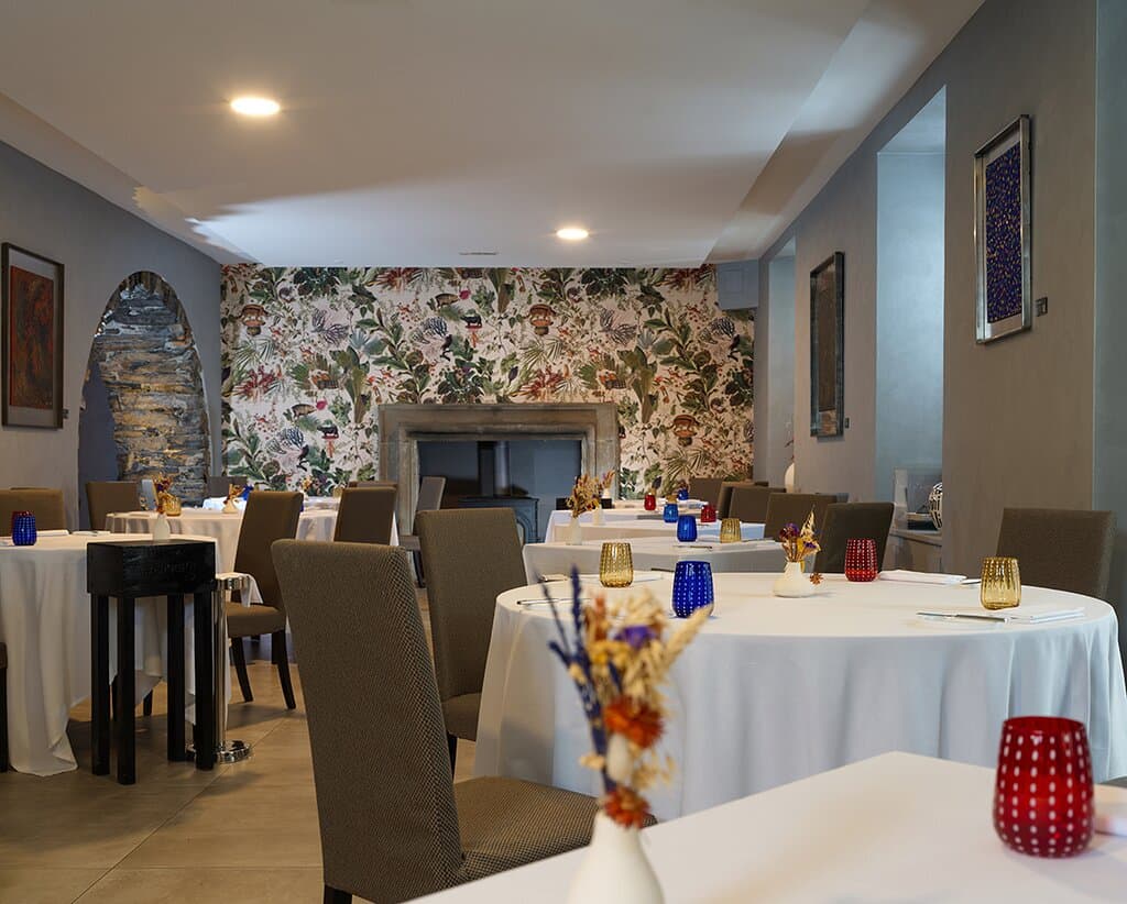 Sala interna accogliente . Capacità : 60 persone