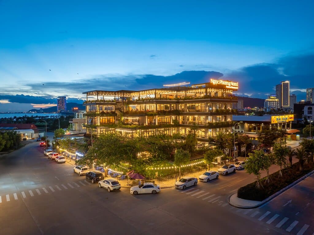 Nhà hàng lên đèn