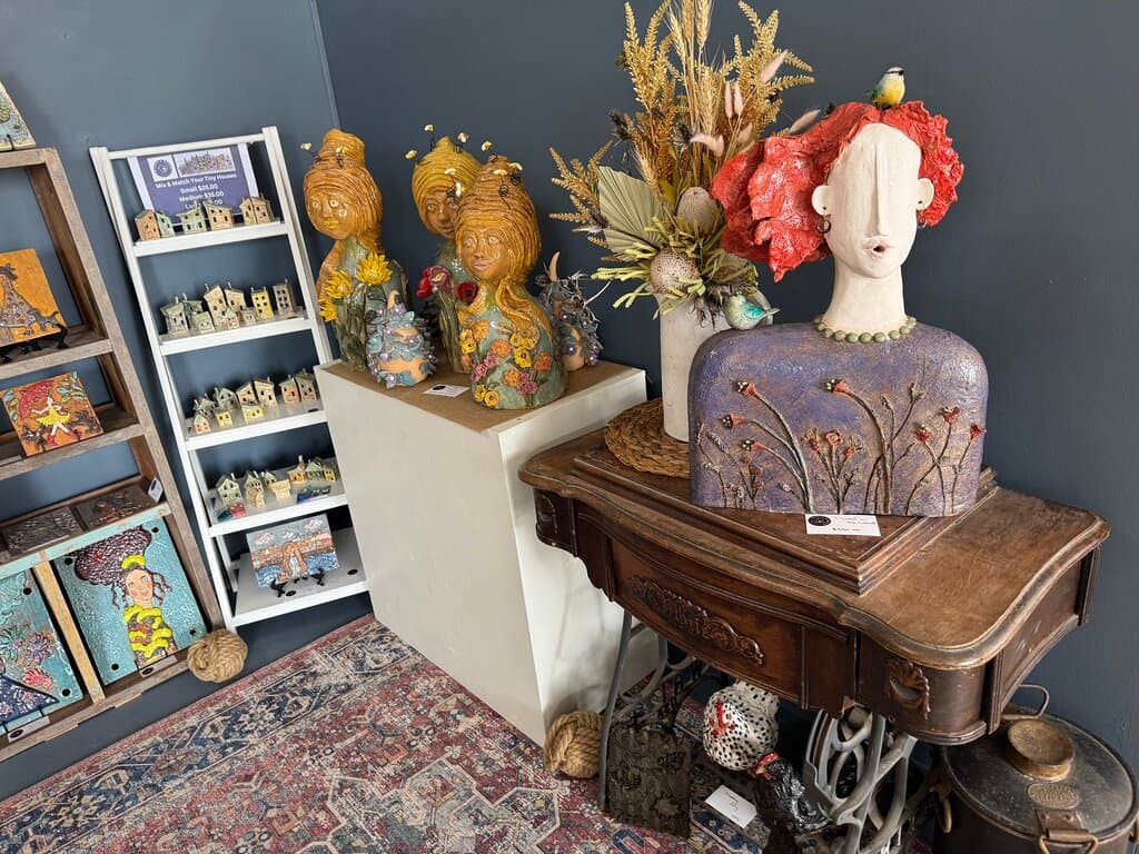 Deloraine Creative Studios Arts and crafts is a centre for the creation and exhibition of art, craft and design. 