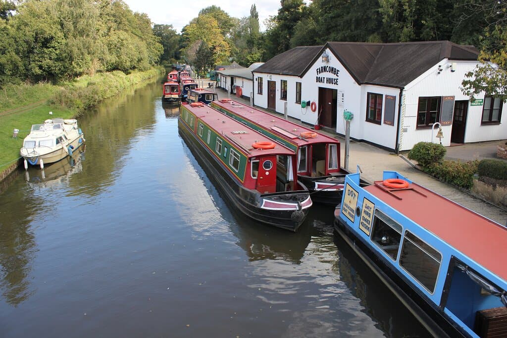 Here at Farncombe Boat House we offer a warm welcome and have self drive narrowboats for both Days and Holidays for hire. We pride ourselves on our friendly customer service and our boats and we offer recreations non residential moorings for private boat owners of our lovely island, and you can also visit 'The River Walk Cafe' for  delicious coffees and lunches.