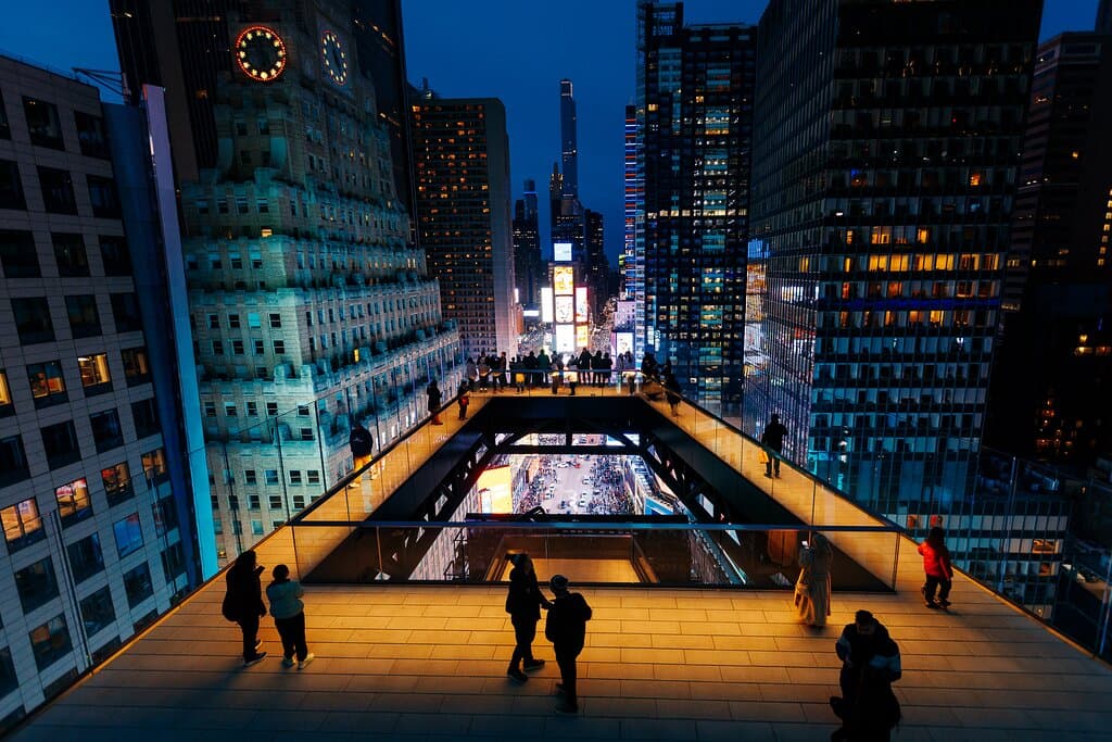 Be among the first to explore the 360 degree wraparound Viewing Deck, see the new New Year’s Eve Ball up close, and take home a Crystal Gift, all before the building’s grand opening later this year.