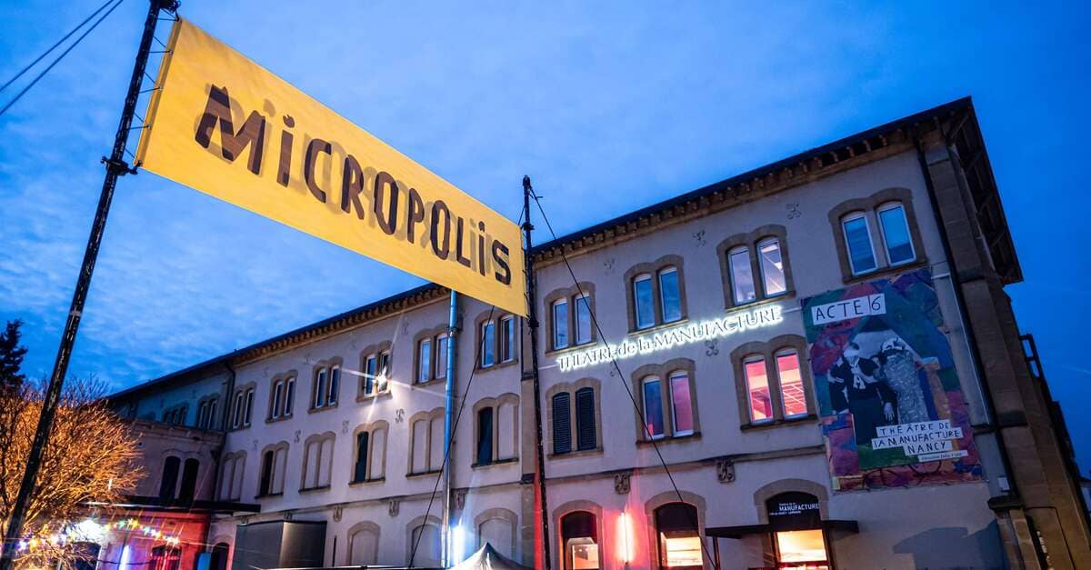 Intimate Artist Proximity