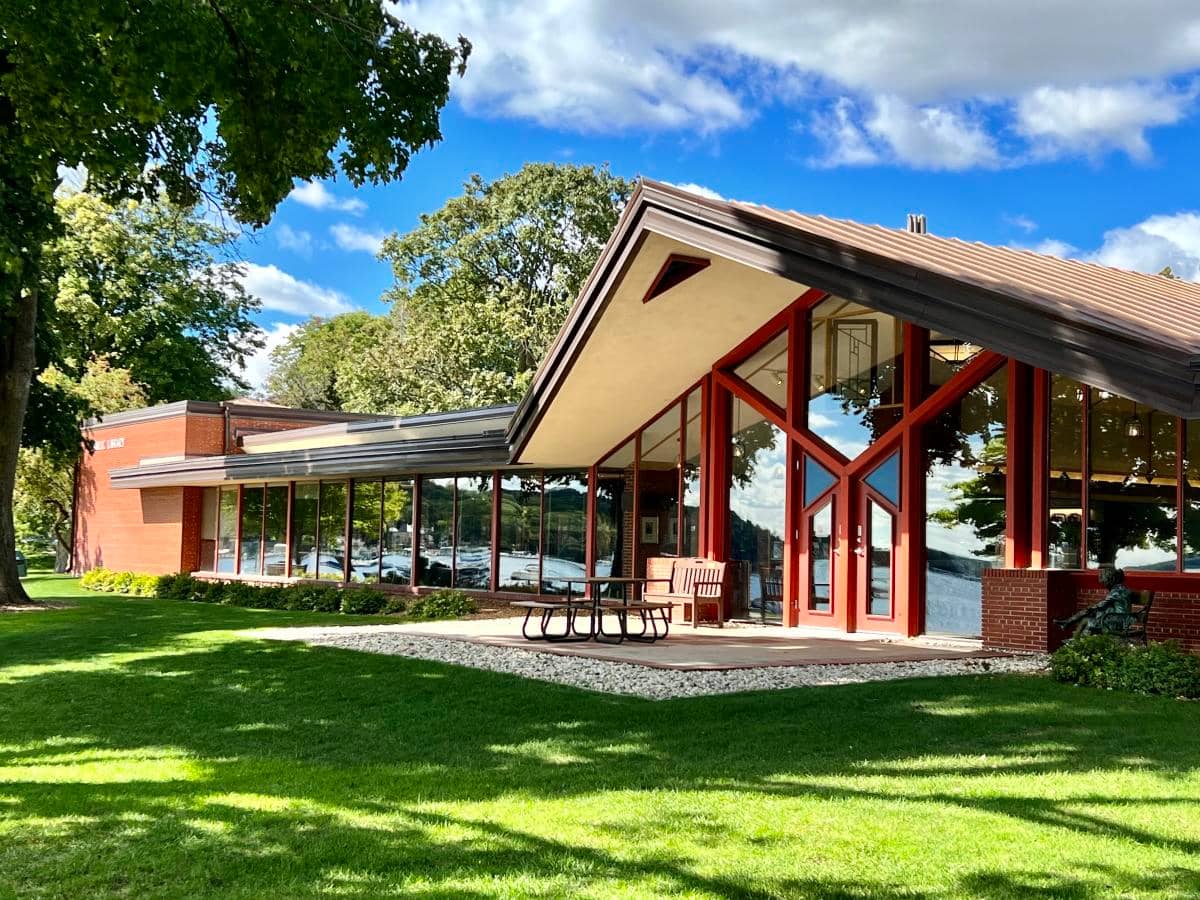 Lake Geneva Public Library