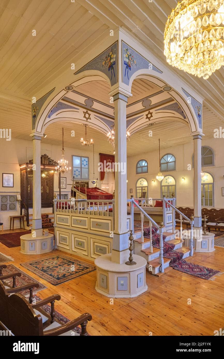 Unique Bimah Arrangement