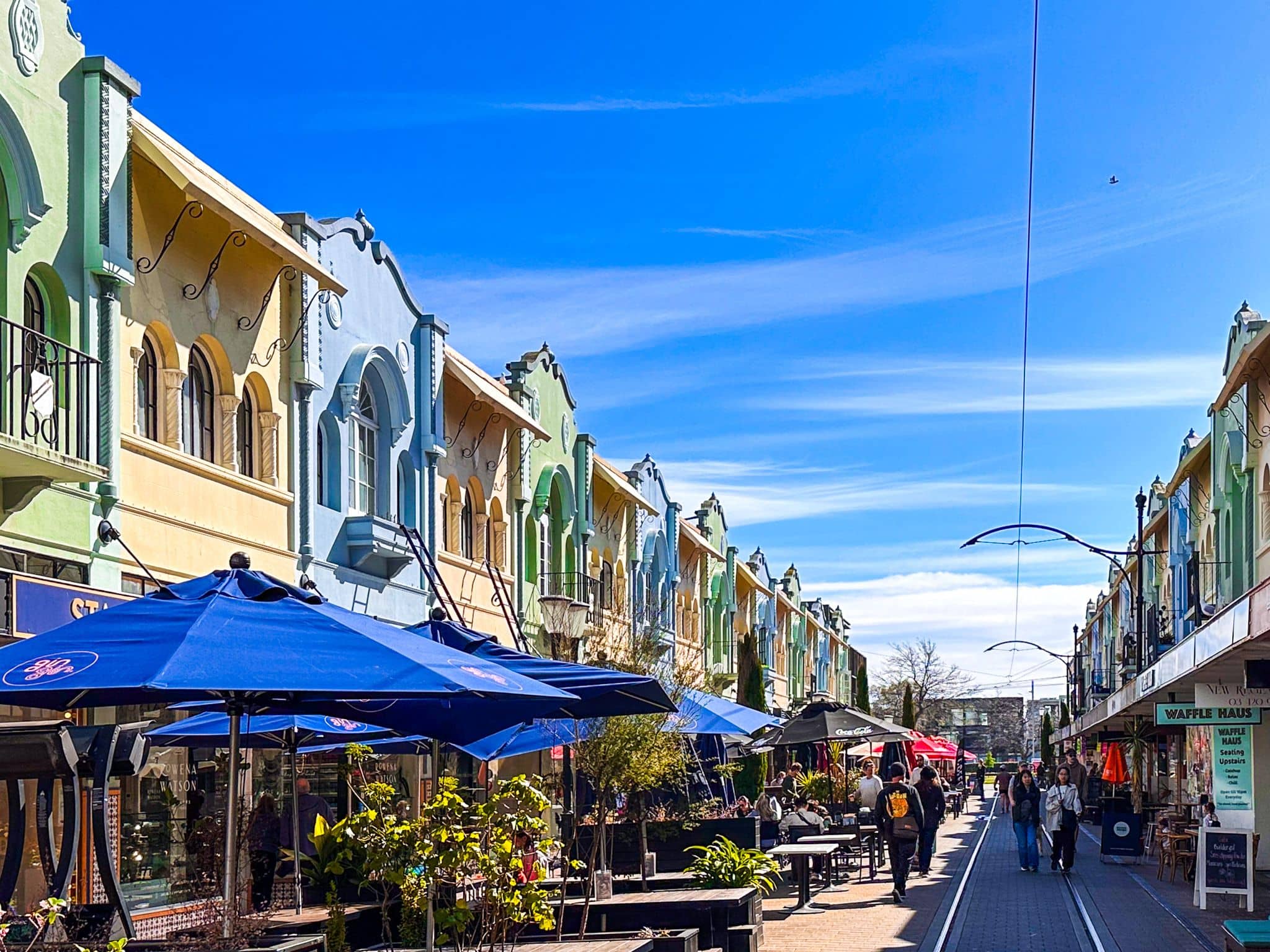 Boutiques & Eateries