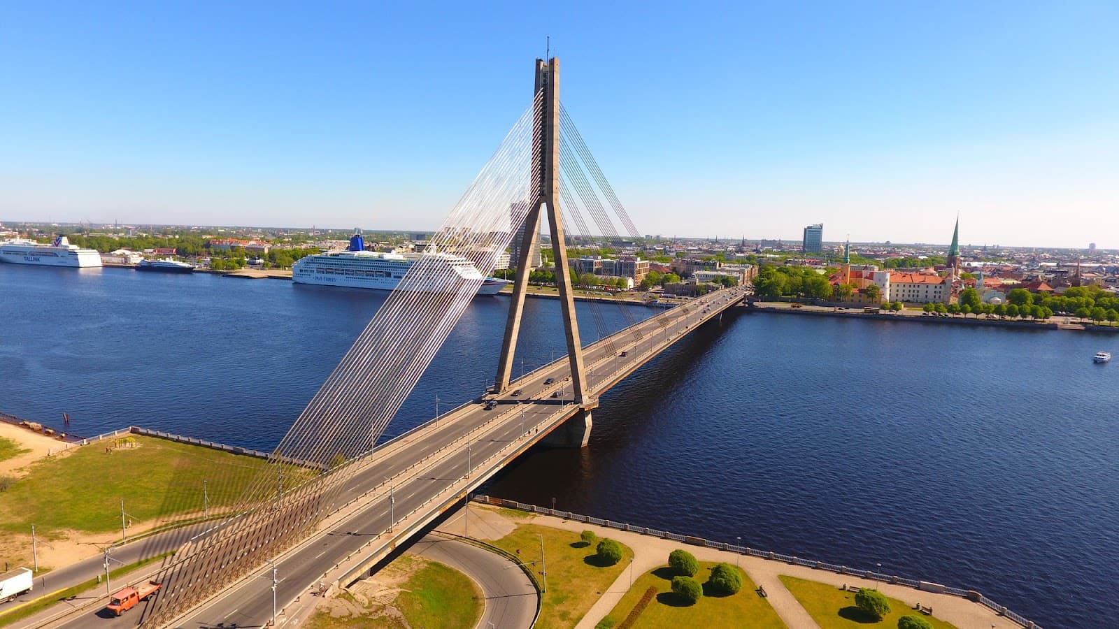 Vanšu Bridge - Image 1