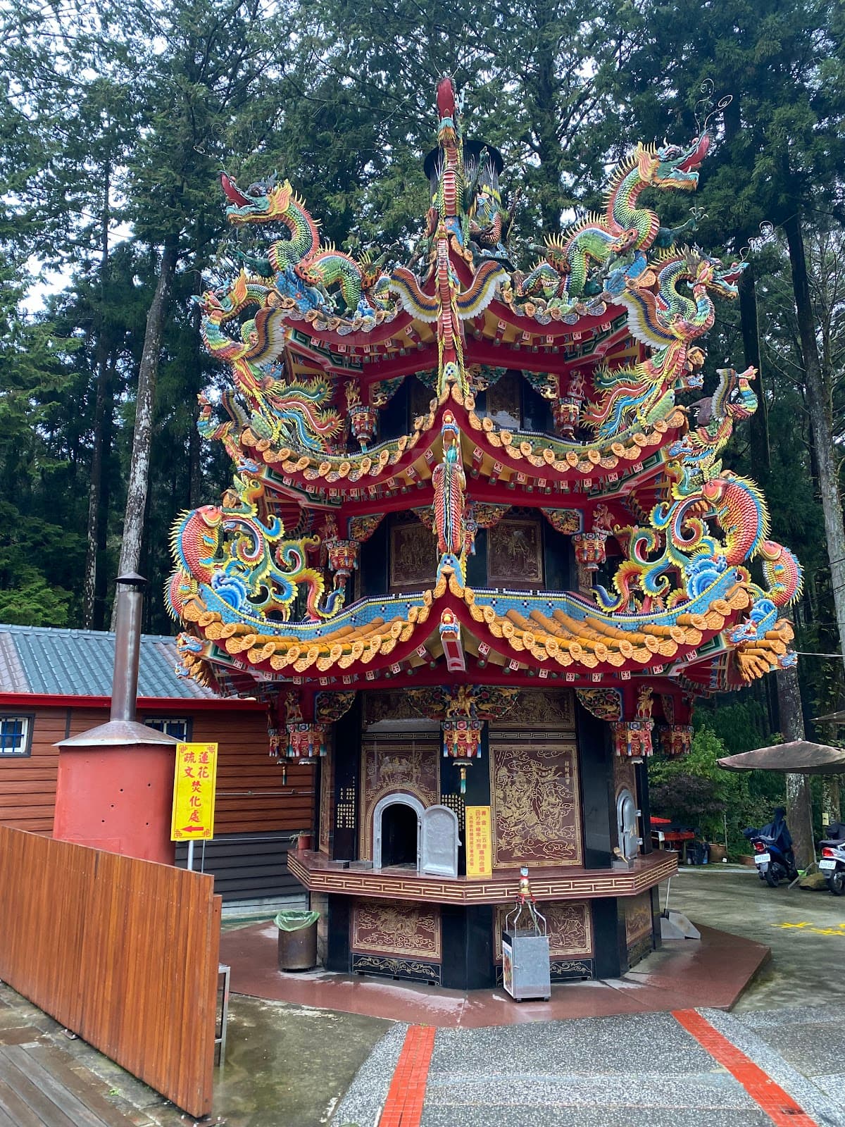 Shouzhen Temple (Alishan) - Image 1
